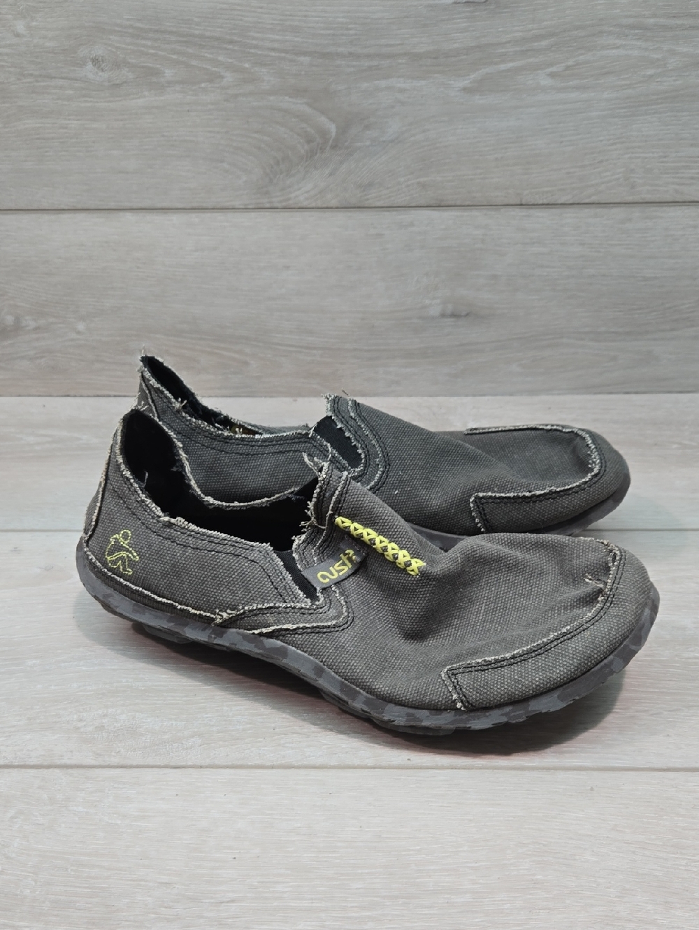 Cushe Mens Slipper Charcoal Slip-On Canvas Shoes Lime Accent Sneakers Sz 8
